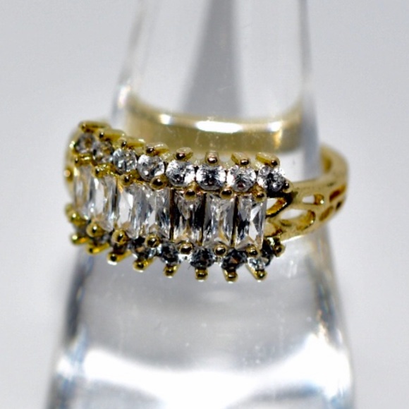 Yellow Gold Sapphire Ring! - Picture 7 of 12